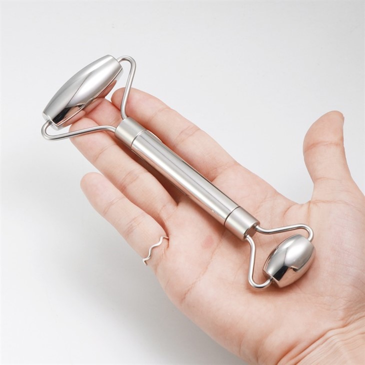 Face rolling massager